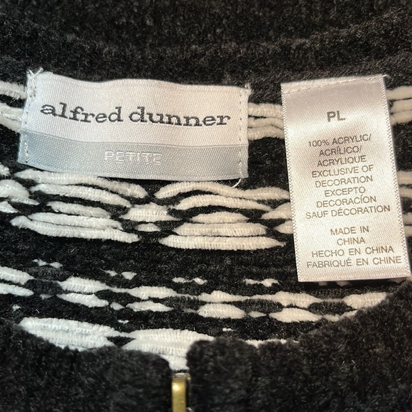 EXC Full Zip Sweater Cardigan Snowflake Ice Skaters Embellishments Women’s PL - Picture 11 of 16